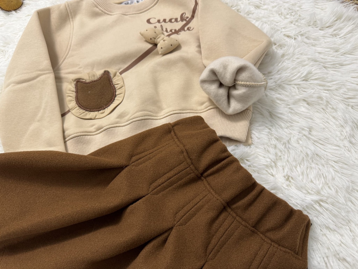 Bear Bag Sweatshirt Set Beige - Girl (Brown Pleated Skirt)-10