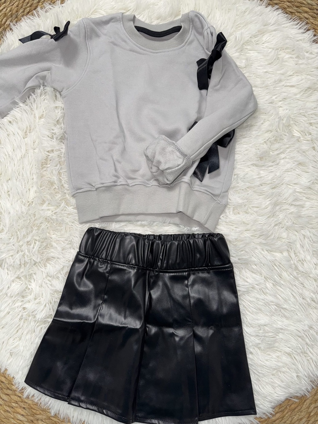 Sleeve Bows Set Light Grey - Girl (Black Leather Skirt)-10
