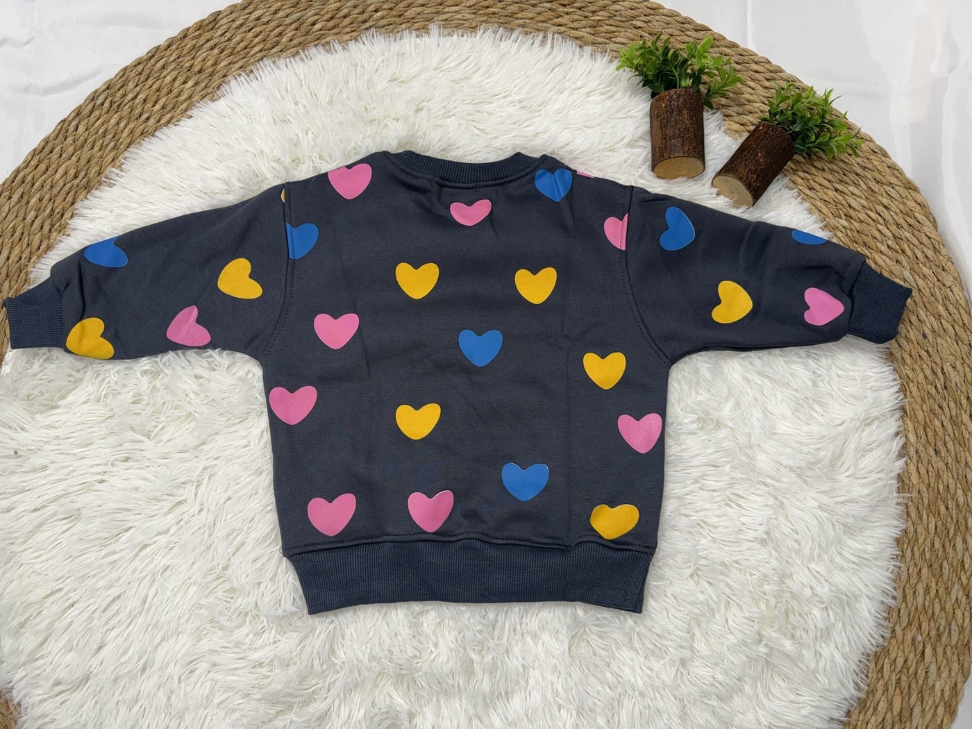 Daisy Duck Sweatshirt Dark Grey - Girl (Hearts Pattern)-04