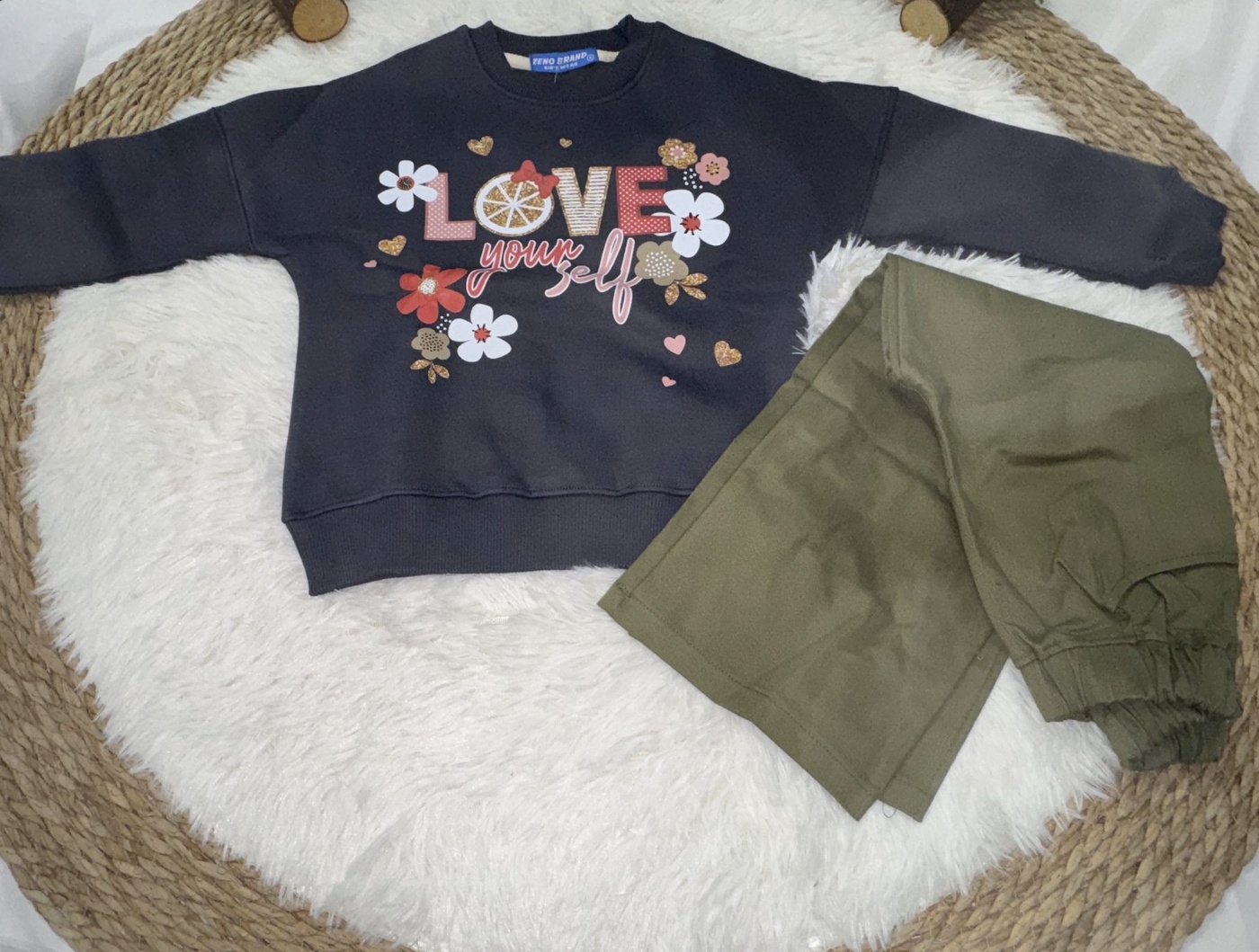 Love Yourself Set Black - Girl (Olive Green Pants)-04