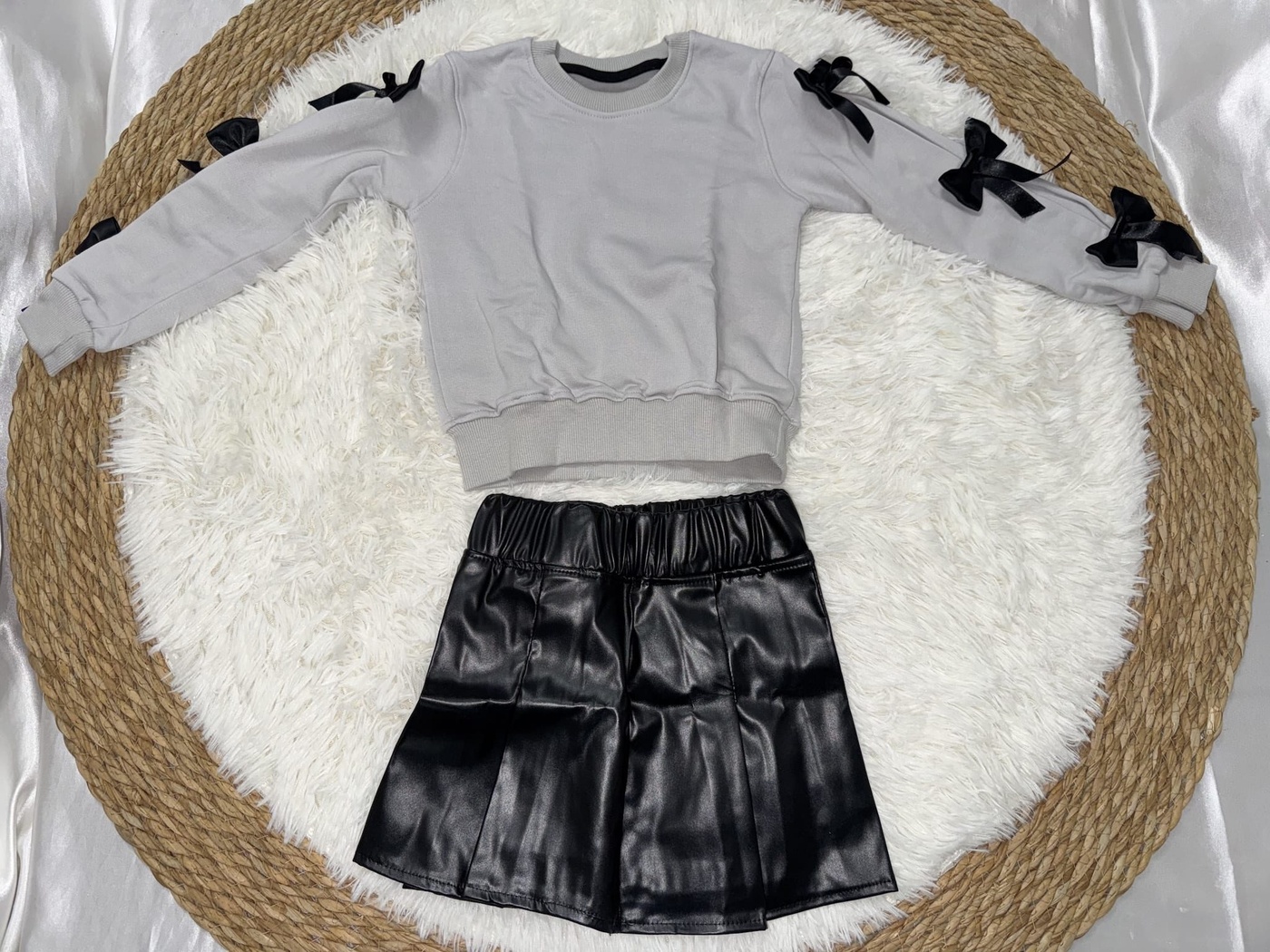 Sleeve Bows Set Light Grey - Girl (Black Leather Skirt)-10